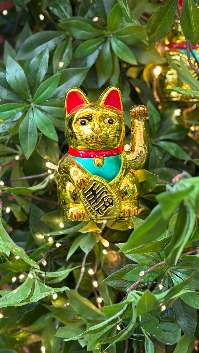 Украшение на фасаде кафешки