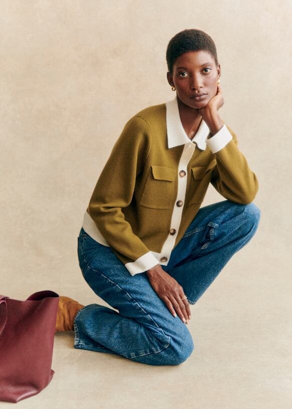 Модель с втачным рукавом с сайта бренда Sezane