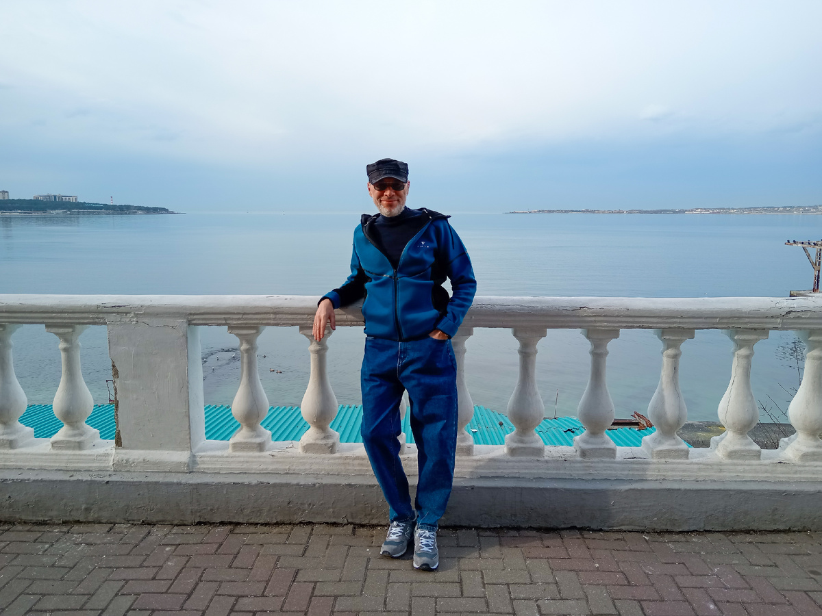 Набережная Геленджика, Чёрное море, осень. Михаил Лекс — автор рассказа и канала. Листайте