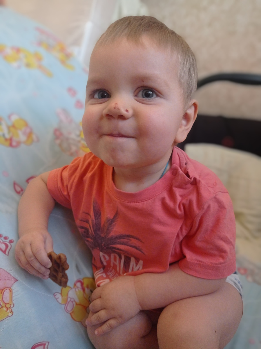 А ещё и нос разбить умудрился(((