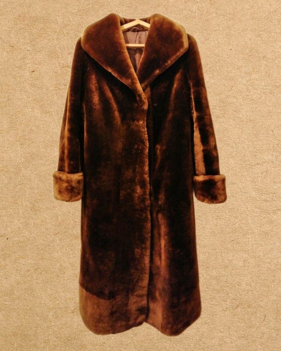 Комиссионный магазин норковых шуб. Шуба старого типа. Мех старый оскол. Мех старый оскол. Старые меховые полушубки.