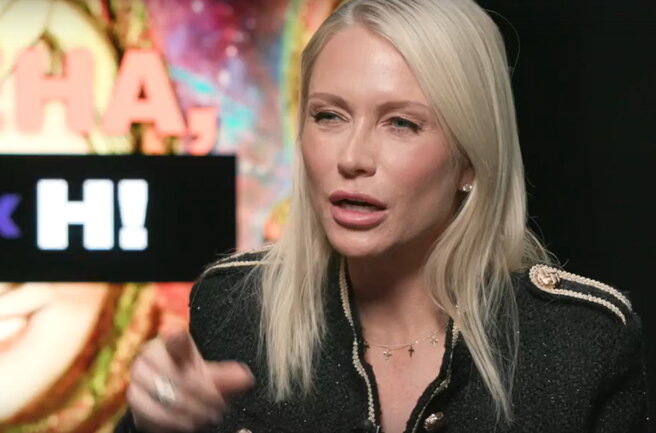 И вроде о хлебе насущном не нужно задумываться - а все равно всем недовольна. Из интернета