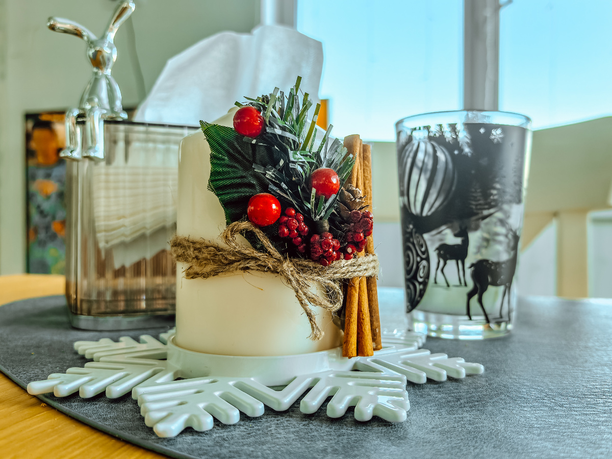 Зимний декор на обеденном столе