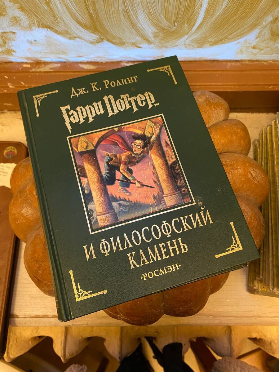 Тем временем ко мне в магазин попало вот такое красивое издание!