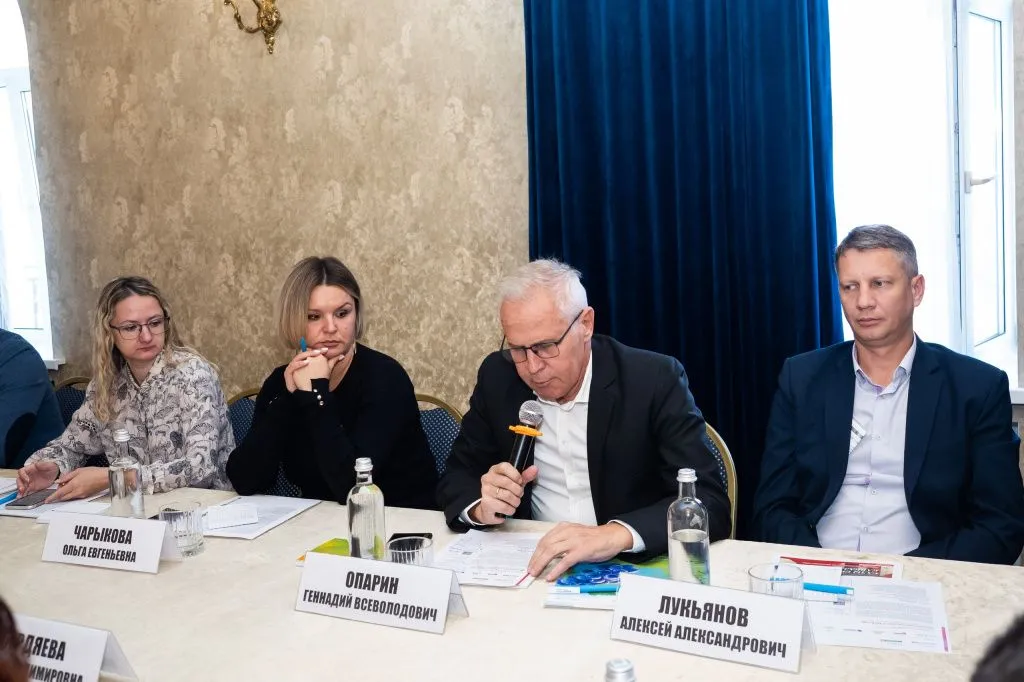 Геннадий Опарин, председатель Союза фермерских винодельческих хозяйств, отметил, что у малых виноделен есть проблемы со сбытом, но разворот в сторону фермеров уже наметился. // Фото: Эксперт Юг
