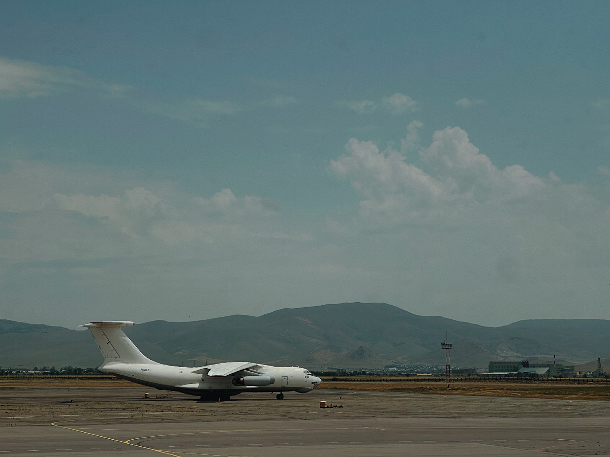 Ил-76 в аэропорту Гюмри