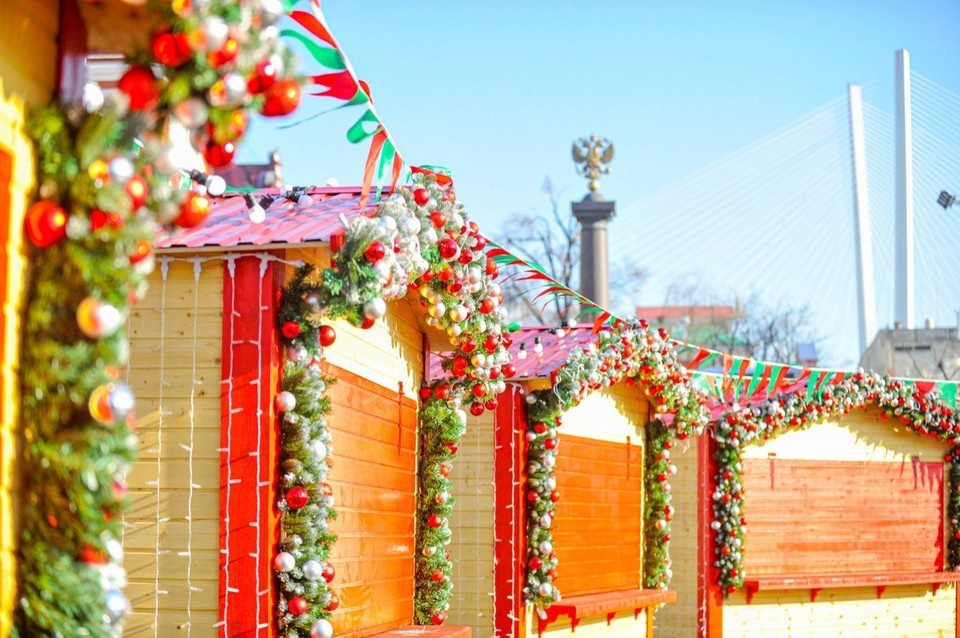    Новогоднее настроение на улицах всего Владивостока. Сергей БАЛАНОВ