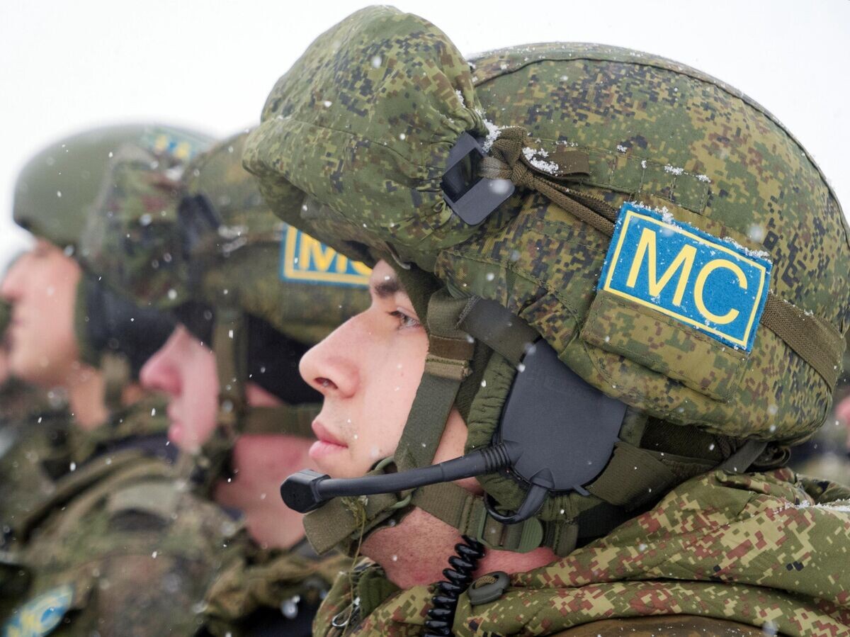    Российские военнослужащие из миротворческого контингента ОДКБ© РИА Новости / Дмитрий Рыжаков