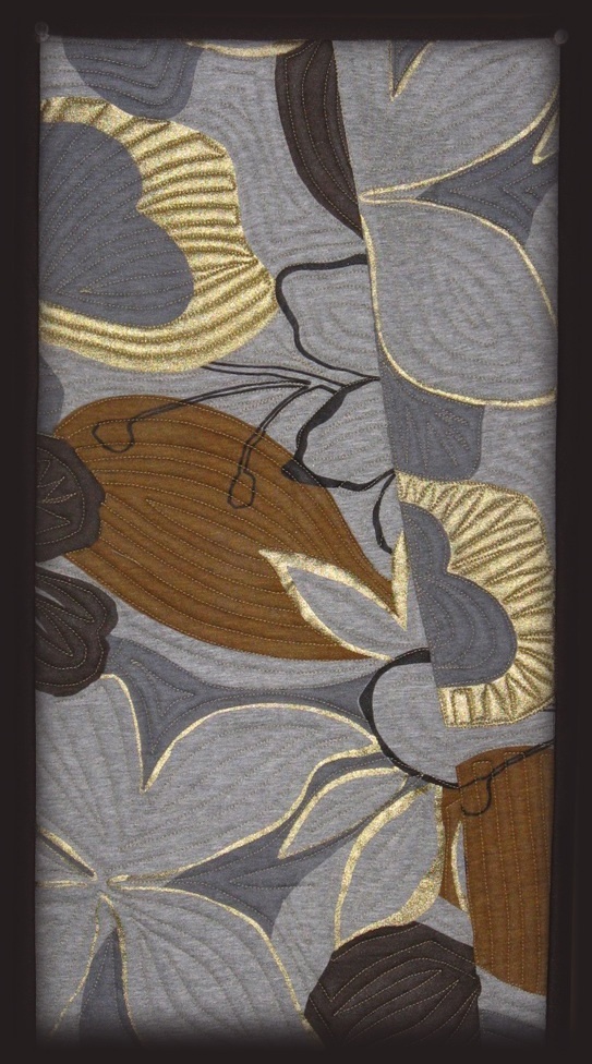 Устал от одиночества Ноябрь,
В своей печали всеми нелюбимый,
Ветрами и судьбой всегда гонимый,
Как брошенный командою корабль.

В нём сырость, серость и всегда печаль,
С холодными и долгими дождями,
И вдохновеньем, залитым слезами,
А мне его сейчас немножко жаль...

Вздохнул Ноябрь тихонько невзначай,
Ему бы солнышка сейчас в ладошках,
Вниманья и тепла совсем немножко...
И чтобы кто-нибудь позвал на чай...
Светлана Пугач©