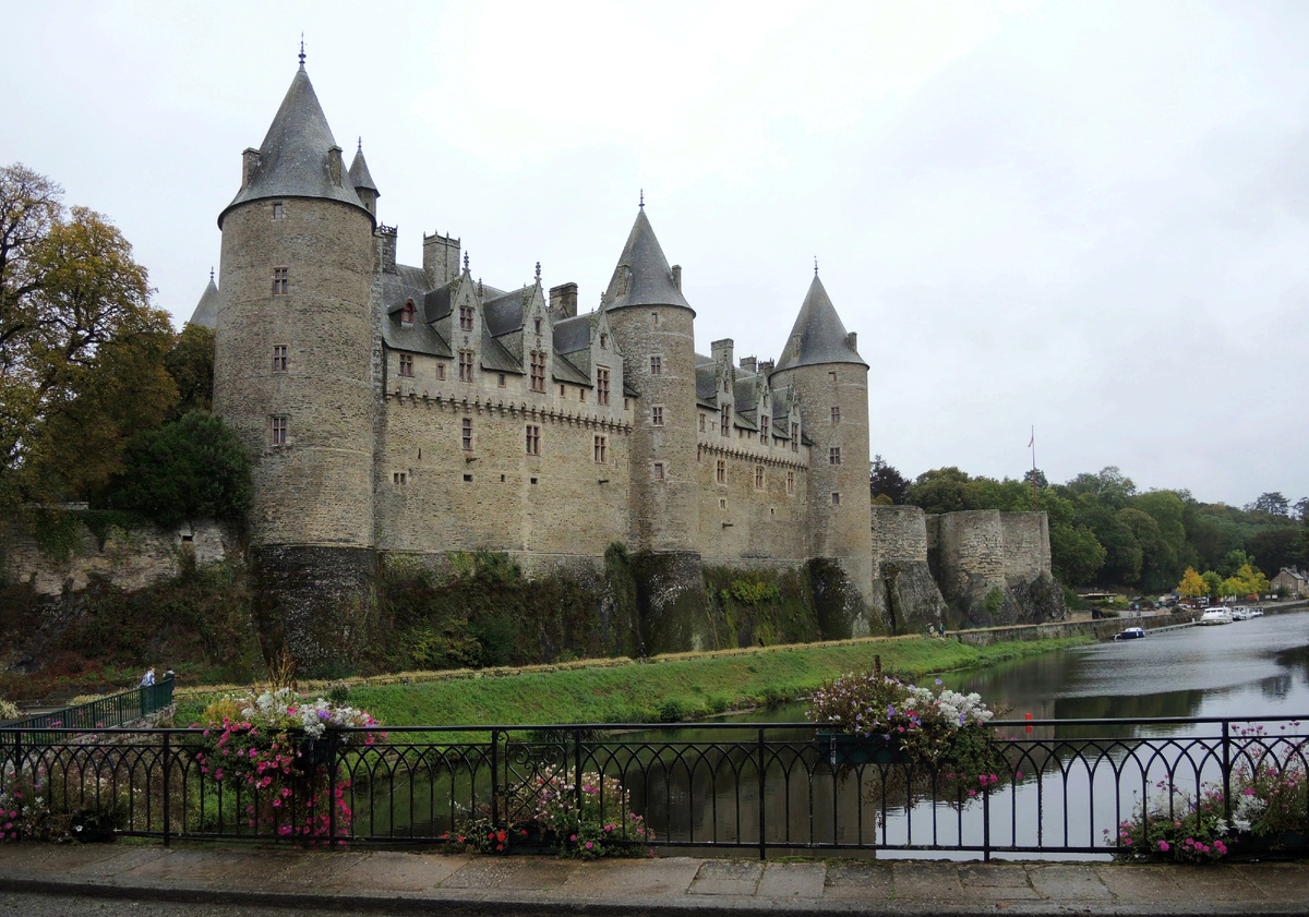 Замок Жослен (Château de Josselin) - 11-15 век