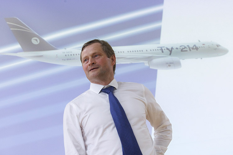    «Туполев» продолжает бить отраслевые рекорды по частоте смены руководителей. В ближайшие дни покинет пост управляющего директора Константин Тимофеев, который управлял фирмой всего 10 месяцев. И если отставка состоится, то он станет самым быстро смененным главой компании.   
Фото: «БИЗНЕС Online»