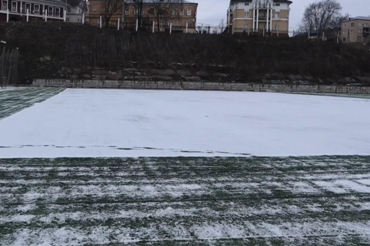    Беговые дорожки привели в порядок, было отремонтировано и футбольное поле