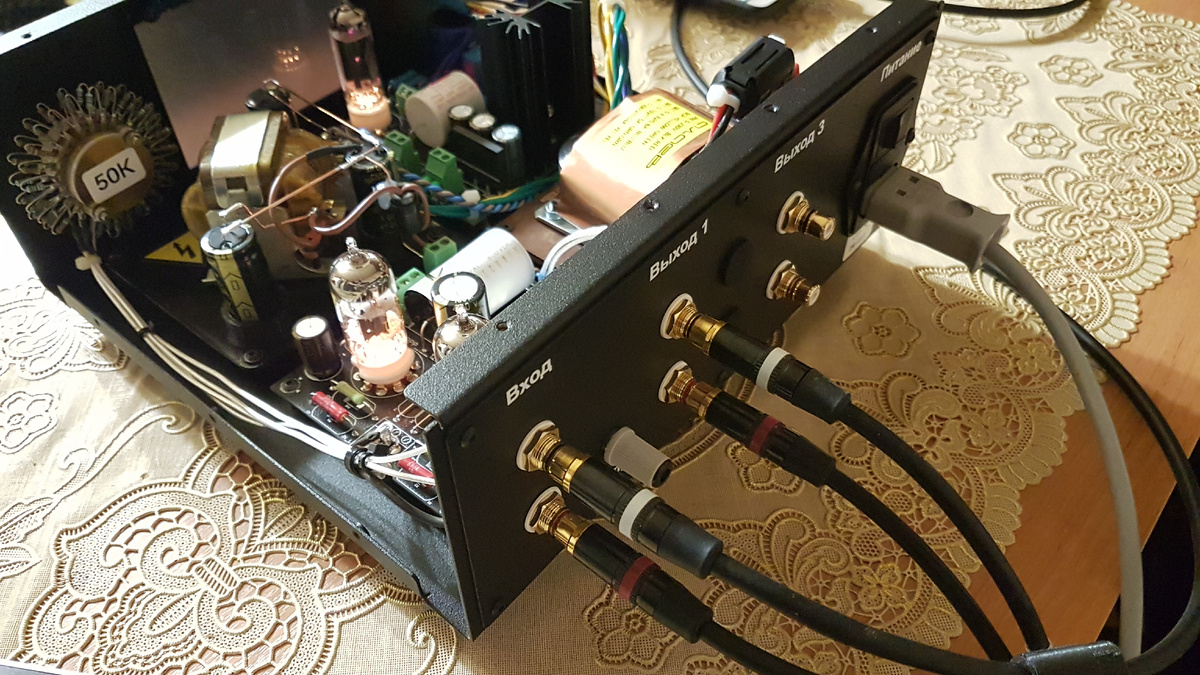 Аудио-кабели авторской сборки, используемые для подключения предусилителя