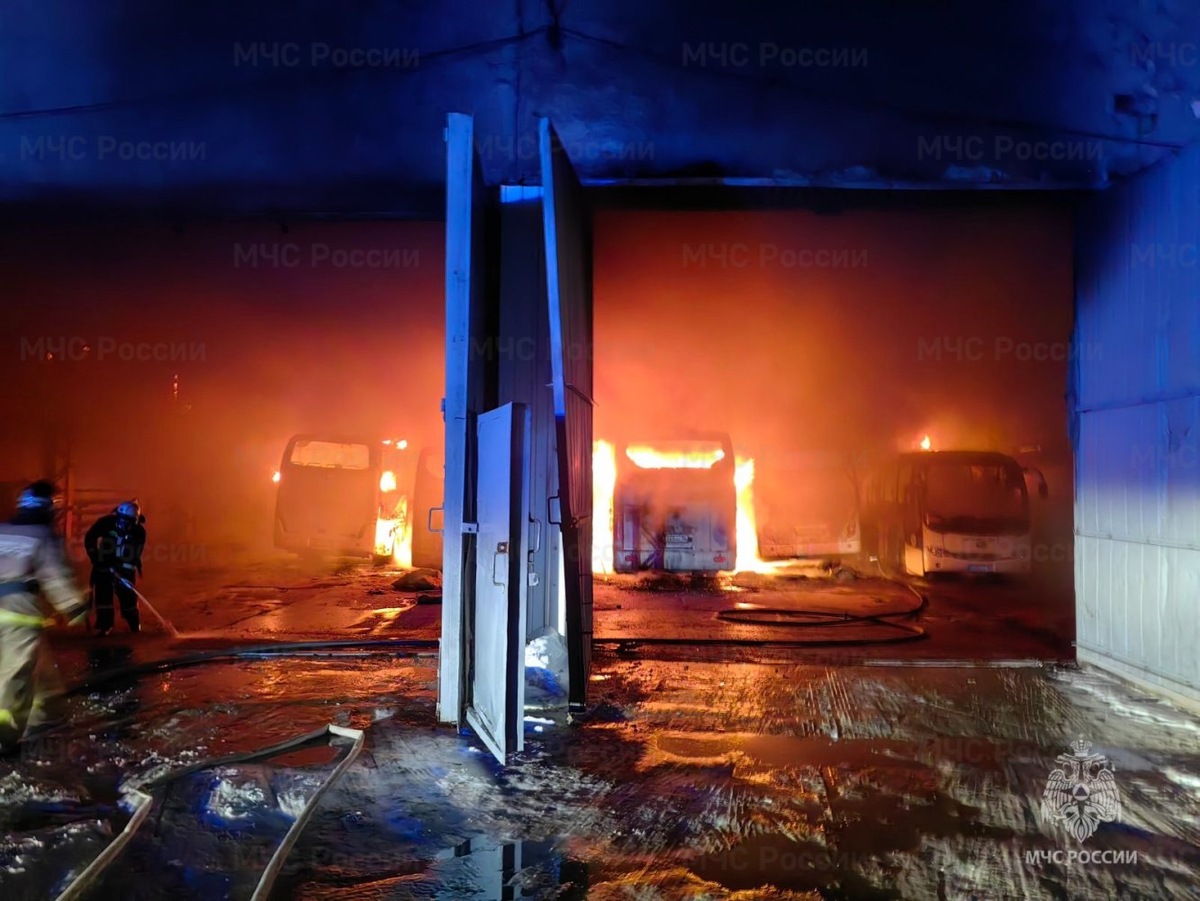    В Нижневартовске из-за неисправности предпускового подогревателя пострадали девять новых автобусов