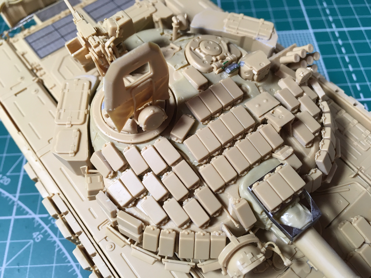 В наборе имеются металические детали фототравления и резиновые детали для башни.