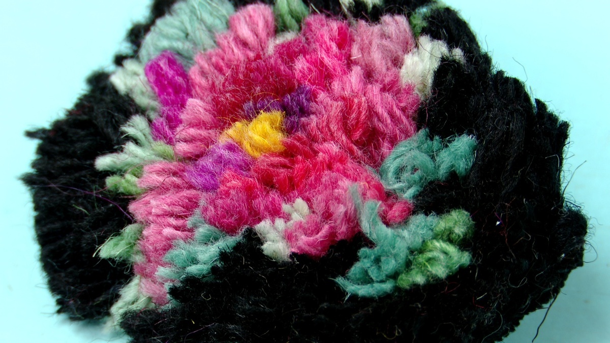 Чёрный фон - символ сибирской земли