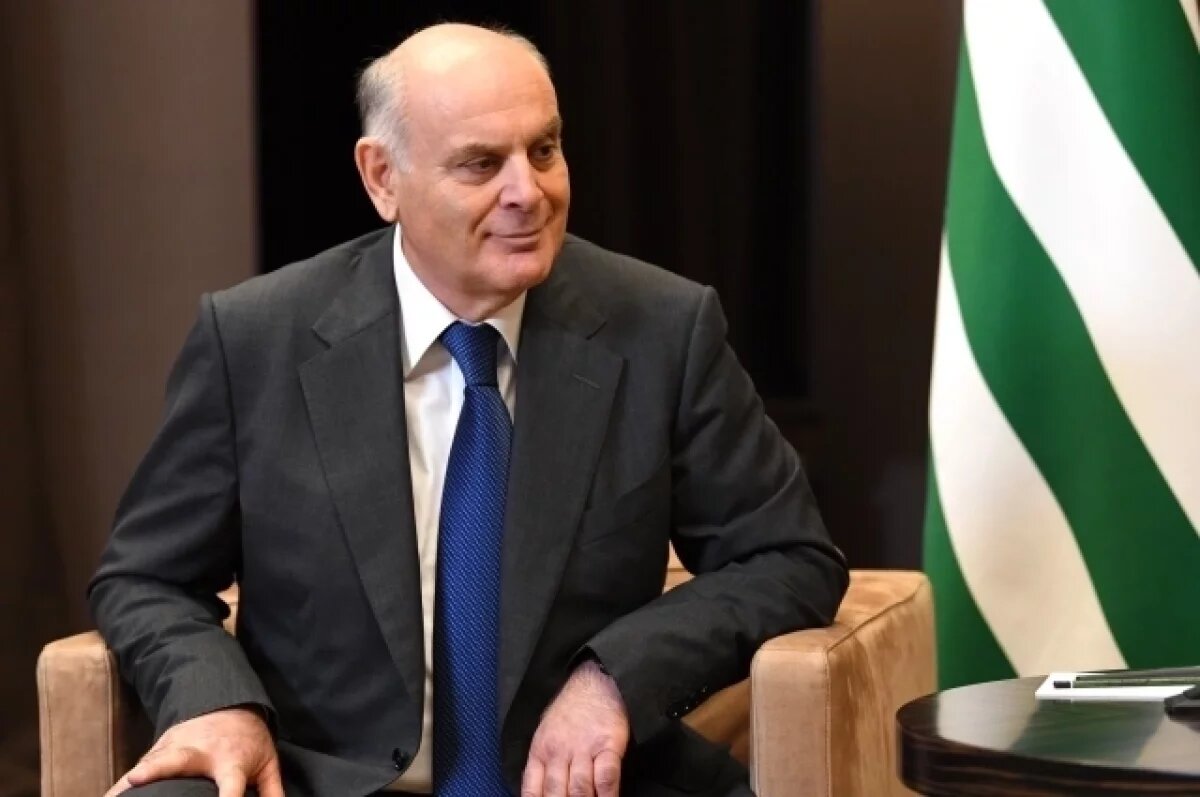    Бывший президент Бжания выдвинет кандидатуру на выборах лидера Абхазии