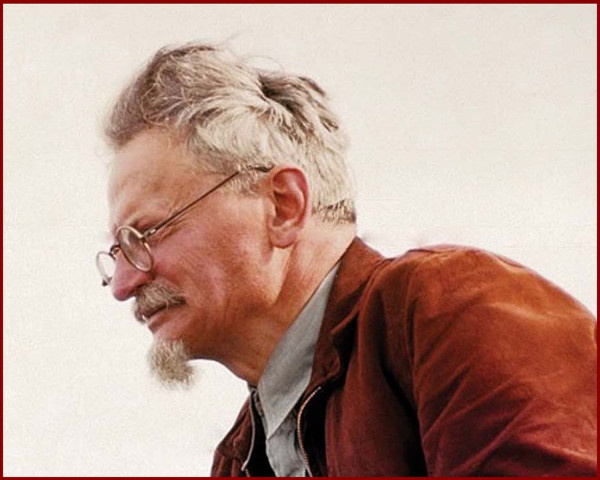 Лев Давидович Троцкий.
