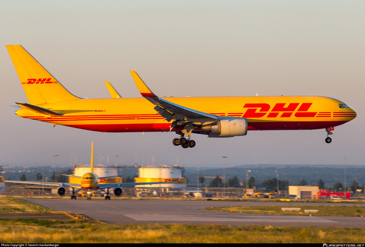 Самолёт транспортной компании. фото: картинки яндекса.