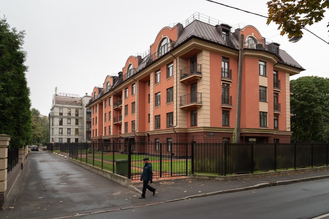  «Бумага», Дмитрий Левенец