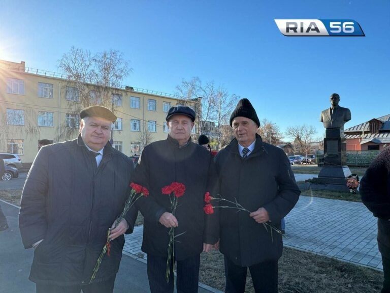    16 лет во главе области. В Оренбурге возложили цветы к памятнику Александра Коваленко Белов Михаил Александрович