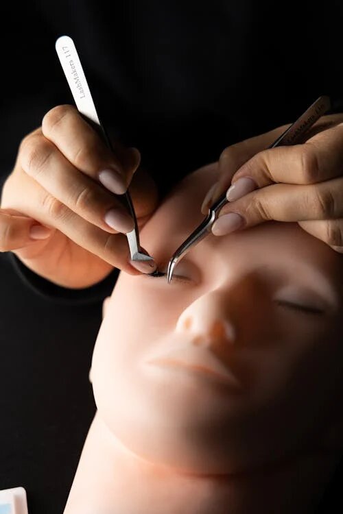 кукла для наращивания ресниц