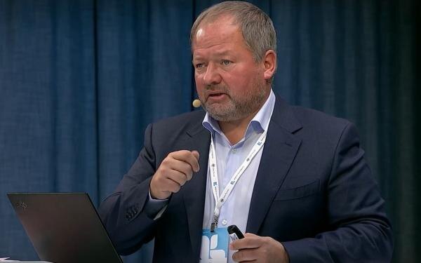 На фо­то: за­ведую­щий ла­бора­торией че­лове­коцен­трич­нос­ти и ли­дер­ских прак­тик на­цио­наль­но­го ис­сле­дова­тель­ско­го уни­вер­си­тета "Выс­шая шко­ла эко­номи­ки" (НИУ ВШЭ) Вла­димир Со­ловь­ев