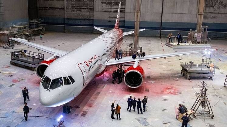    vk.com/mc21_irkut Новый магистральный самолет МС-21 в ливрее авиакомпании «Россия»