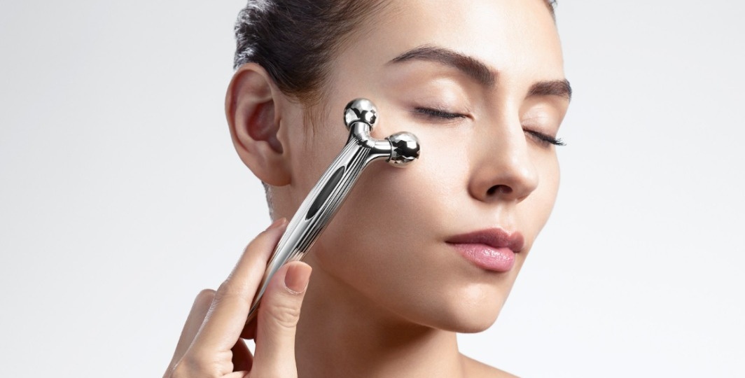 Как разгладить морщины, снять отек и скорректировать овал лица в домашних условиях