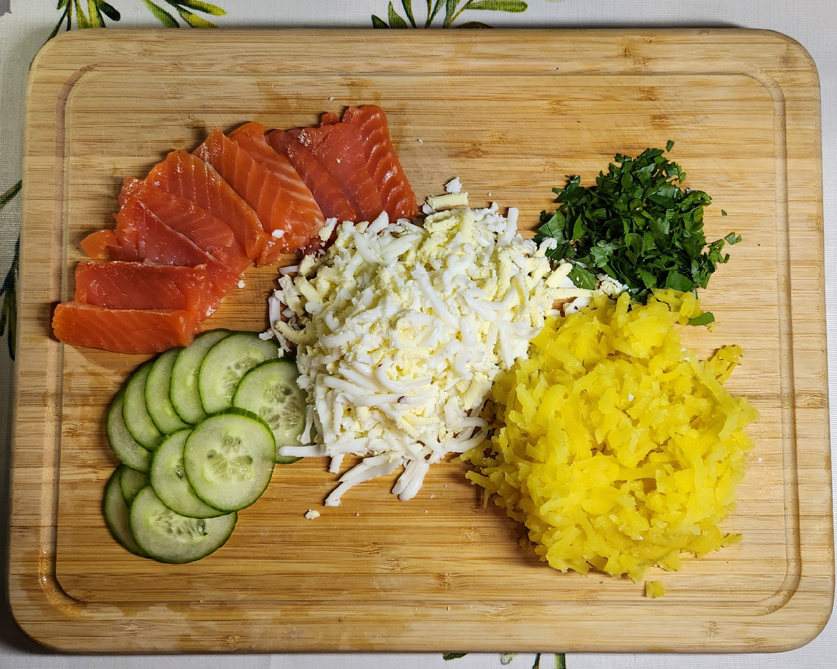 Можно использовать любую жирную красную рыбу.