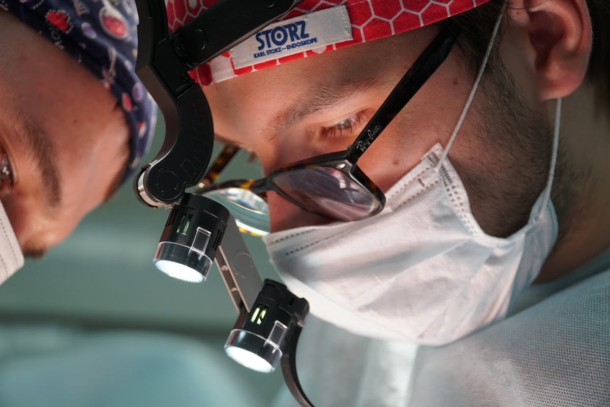 Денис Кондратьев в операционной