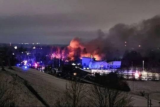    Спасатели достали двоих раненых пилотов из кабины упавшего в Литве самолёта