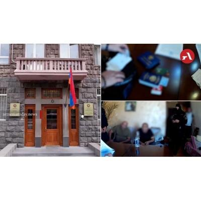 Один из двоих арестованных - Мнацаканян, у которого за плечами опыт боевого офицера. Против него дали показания Вано Овсепян, Сергей Мелоян, Армен Хачатрян, Саргис Мартиросян. Известно, что все они несколько раз меняли свои показания: то утверждали, что не знают Мнацаканяна, то говорили, что в операции по захвату власти он исполнял полномочия замполита. В настоящее время Мнацаканян находится в карантинном отделении колонии "Армавир". Овсепян и Хачатрян проходят свидетелями и по делу Гаспаряна, который, напомню, приходится братом покойному командиру отряда "Черная пантера" экс-депутату парламента Рустаму Гаспаряну. Рустам и его сын Давид погибли в самом начале 44-дневной войны. Сероб уверен, что их гибель не была случайностью. Противник разбомбил машину, в которой ехали отец и сын. Давид погиб сразу, Рустам скончался позже в госпитале после операции на голове. Отряд "Черная пантера" снискал славу во время первой войны за освобождение Арцаха.