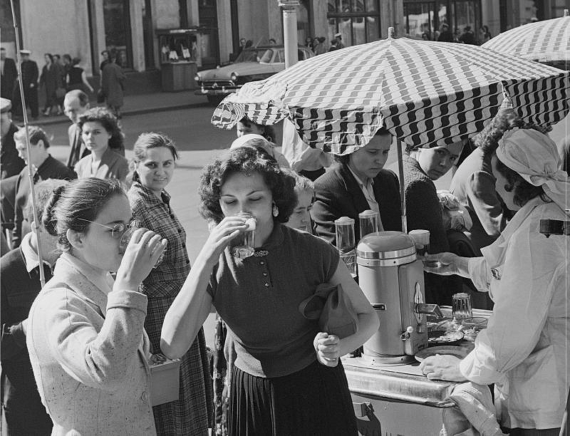 Один из способов охлаждения - прохладные напитки