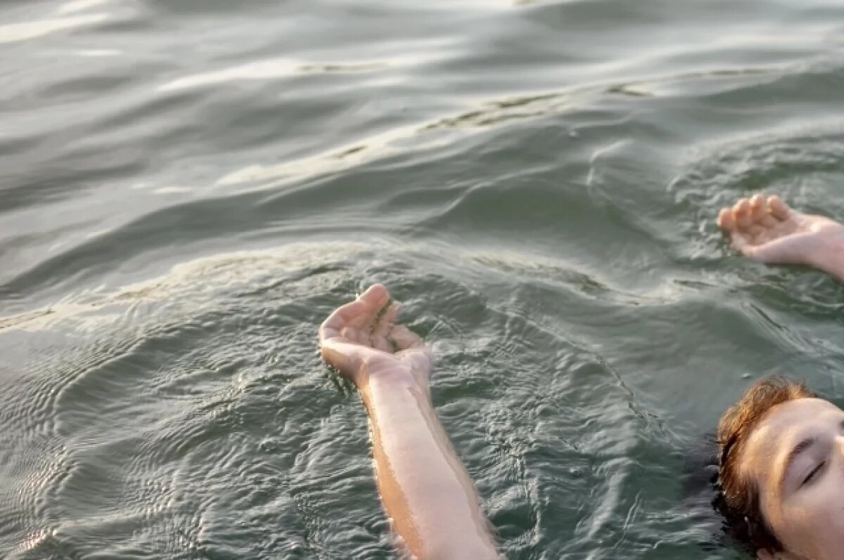    Тело загадочно погибшего подростка нашли в канаве у отеля во Всеволожске