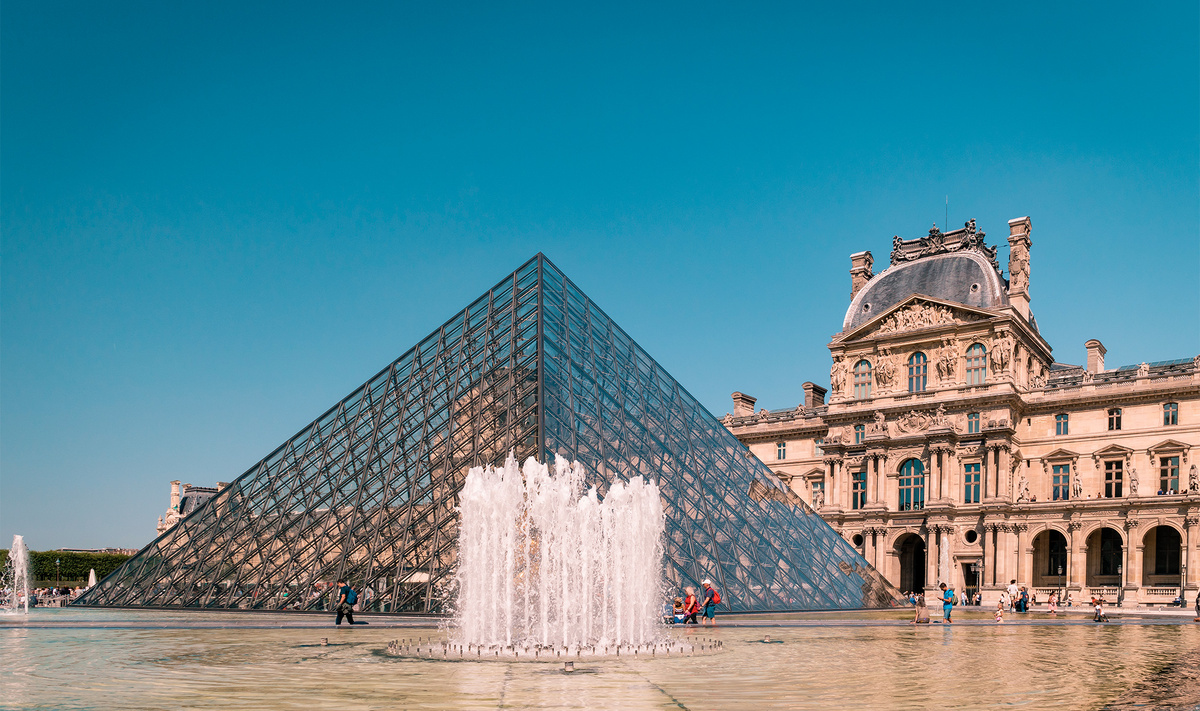 Место с величайшими мировыми реликвиями и предметами искусства, дом для «Моны Лизы».Фото: fokke baarssen / Shutterstock.com