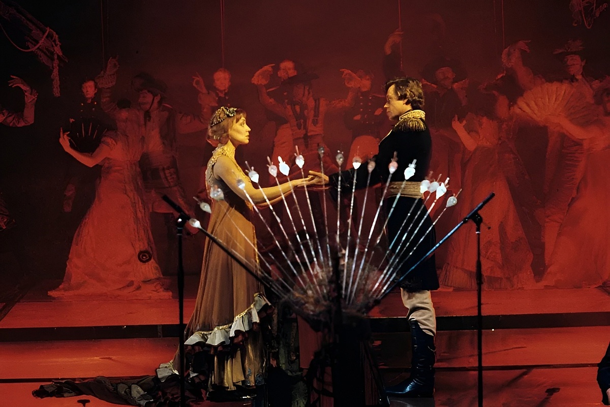 На фото: отечественный мюзикл «Юнона и Авось» с Еленой Шаниной и Николаем Караченцевым