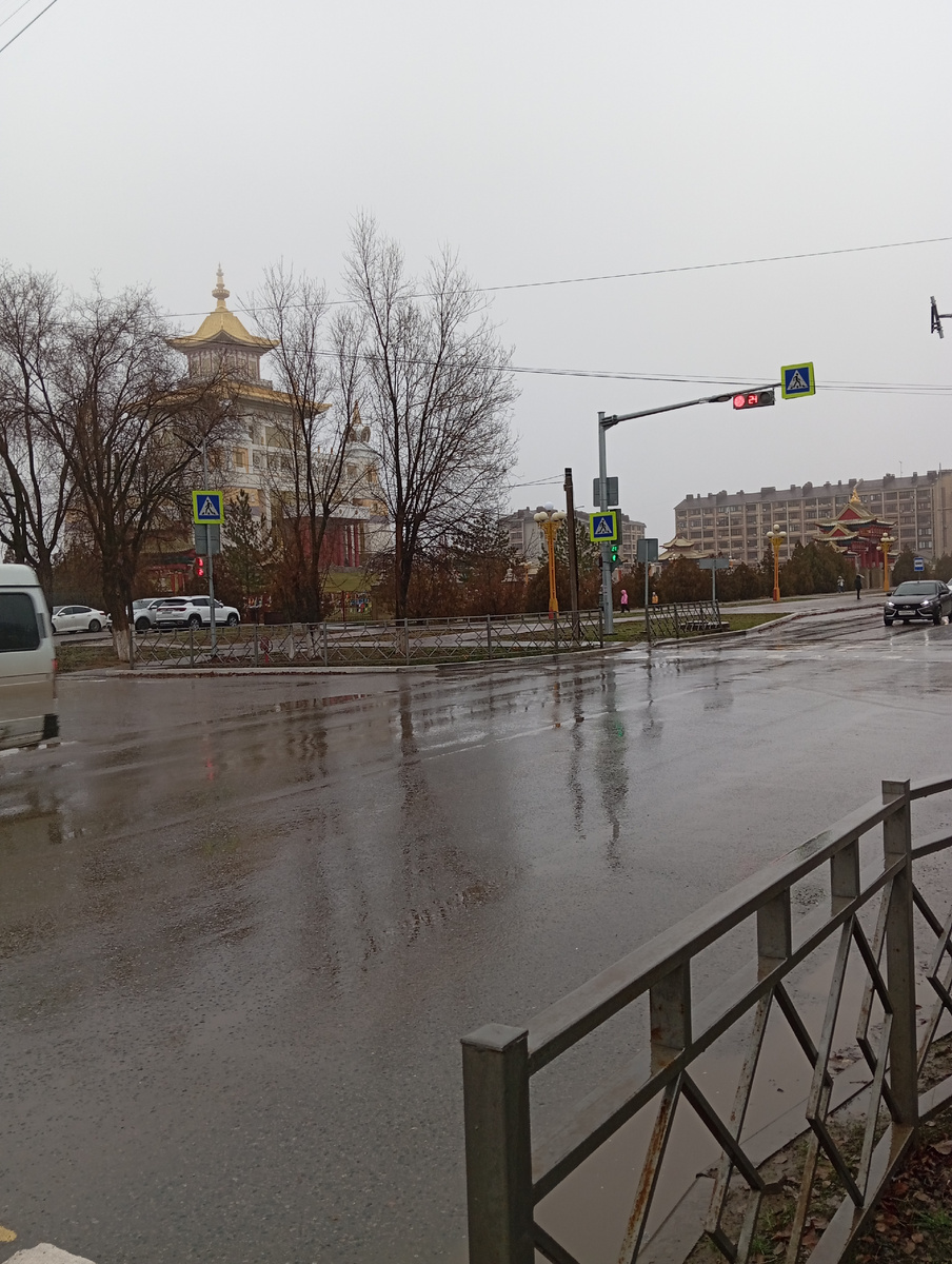 Осенняя погода ещё пока. 