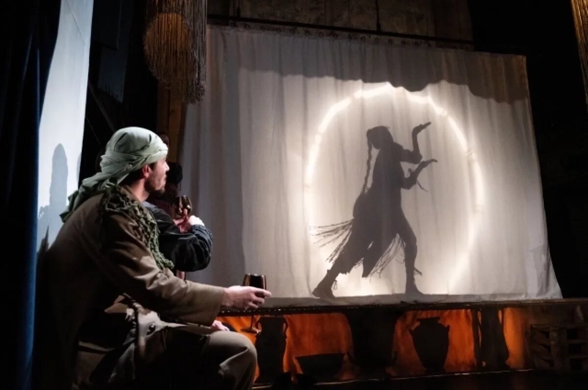    В теневом театре особенно видна Греция.