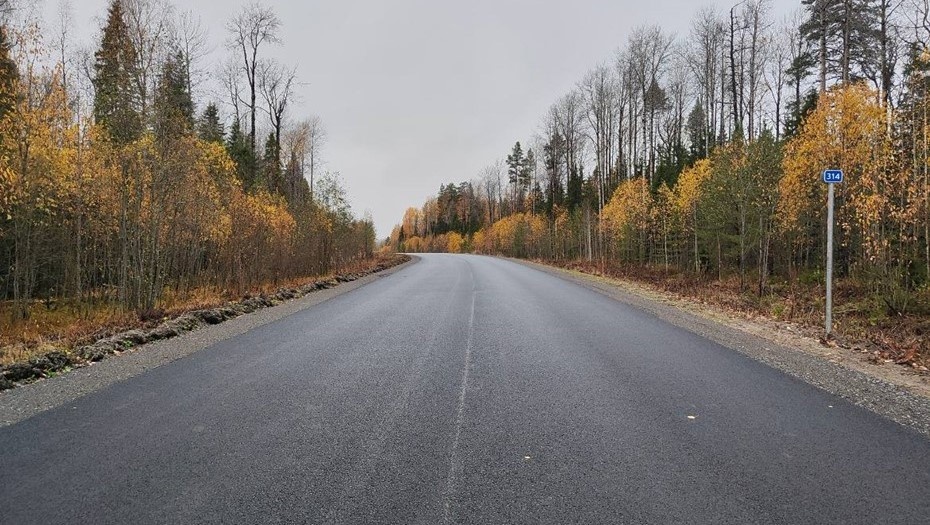    Отремонтированнный участок дороги "Долматово – Няндома – Каргополь – Пудож", соединяющей Карелию и Архангельскую область. Автор фото: пресс-служба правительства Карелии