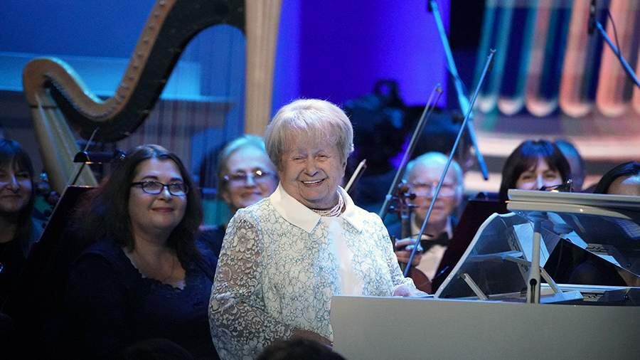 Александра Пахмутова