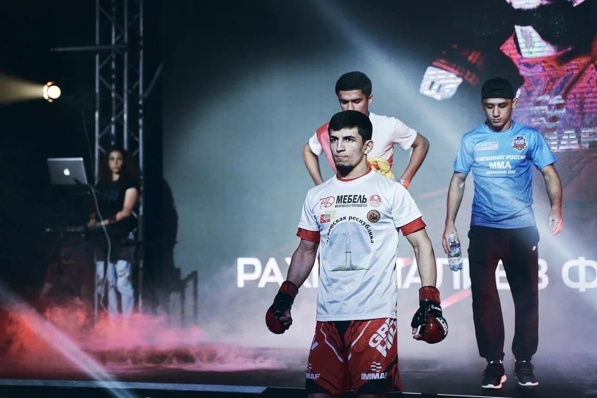 Фарход Рахмоналиев по-сыновьему рекламирует "РД-Мебель. Мягкая мебель от производителя"