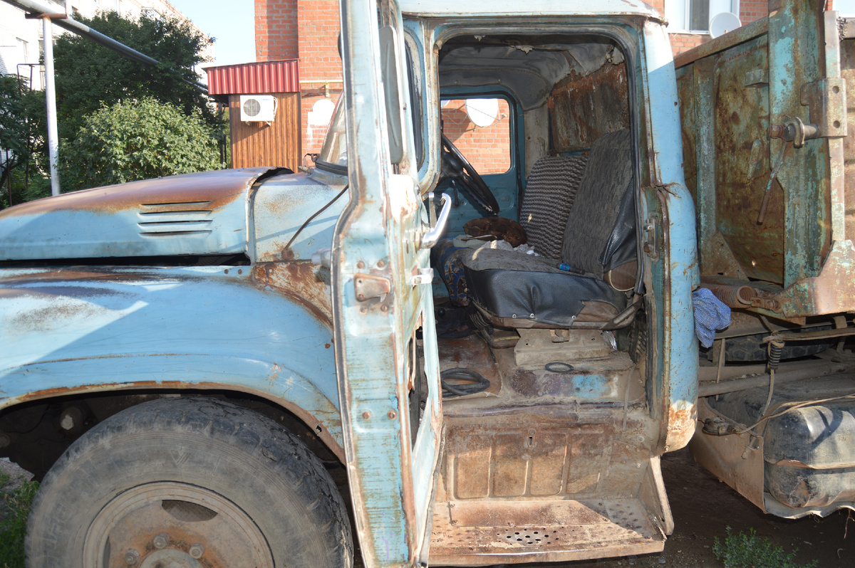 Фото автора. Август 2022. Время бежит быстро, ведь этот ММЗ тоже когда-то был новым.