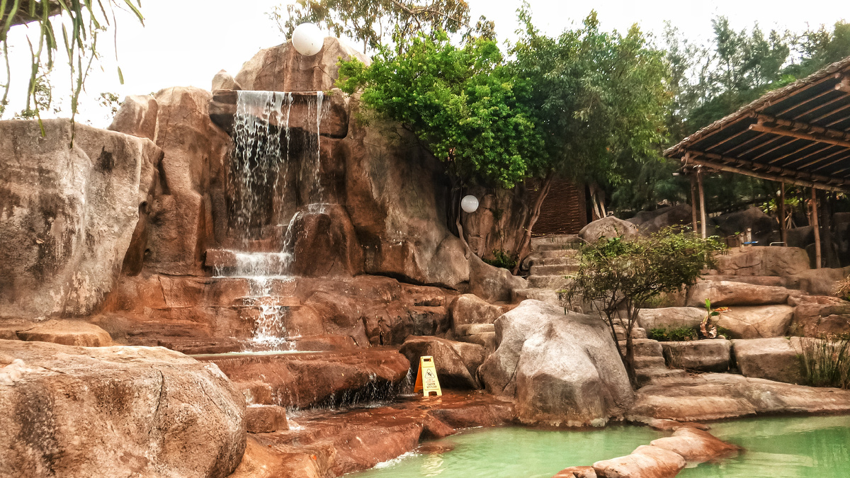 Территория горячих источников I-Resort.