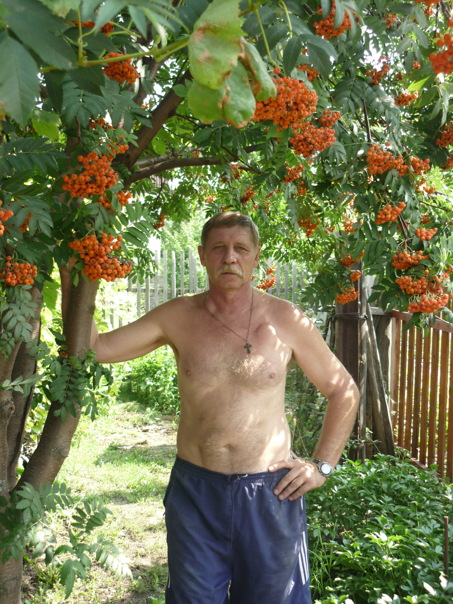 Папа рядом со своей красавицей.