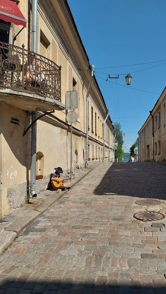 Утром улочки почти пустые.