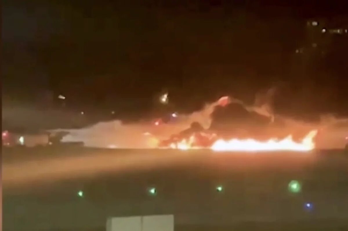    Появились кадры с места возгорания российского самолета в Анталье