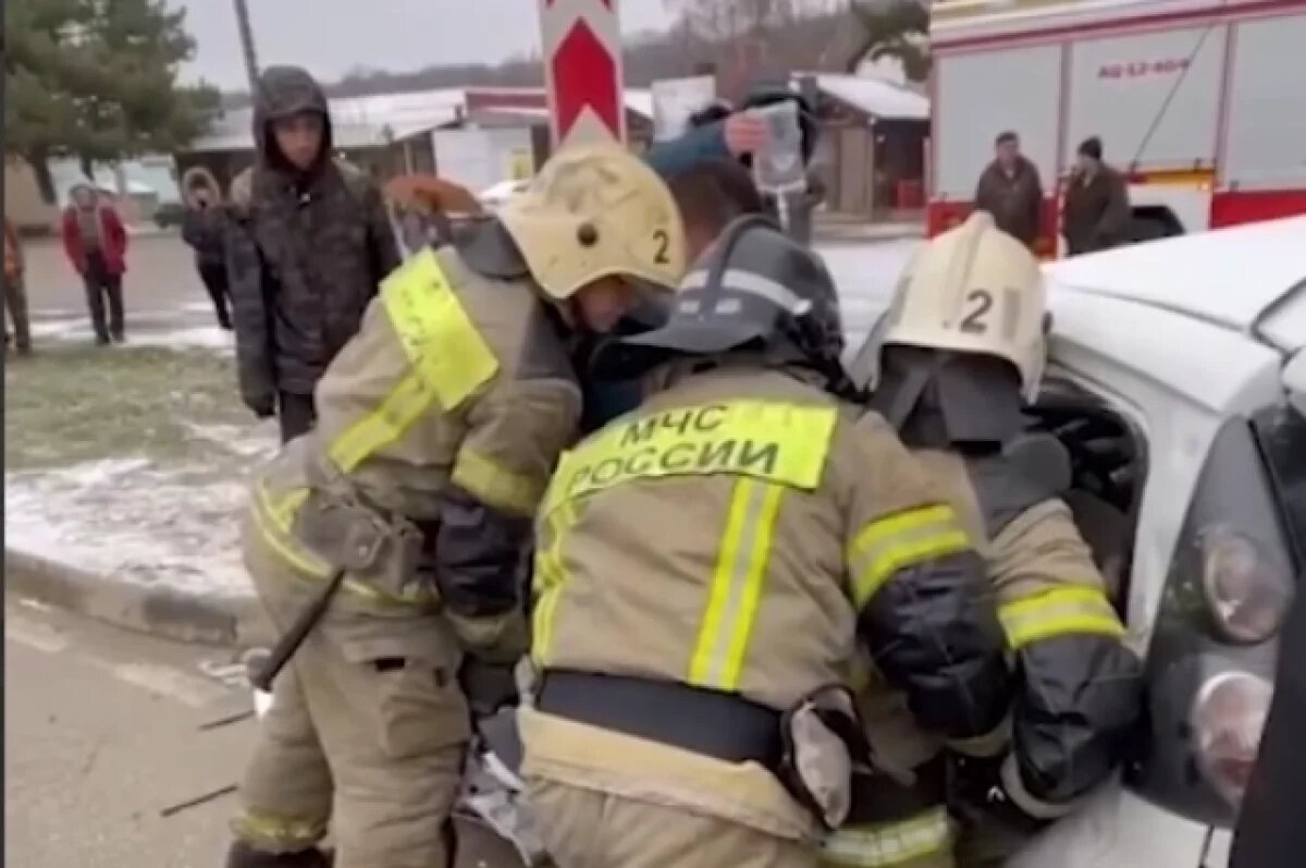    Спасатели деблокировали водителя иномарки под Симферополем