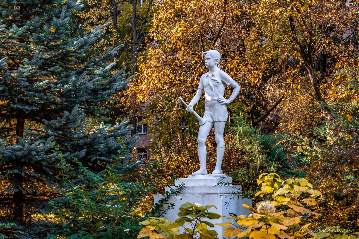 Мальчик с горном