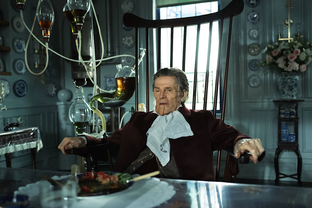 кадр из фильма "Бедные-несчастные" режиссёра Йоргоса Лантимоса, 2023 год